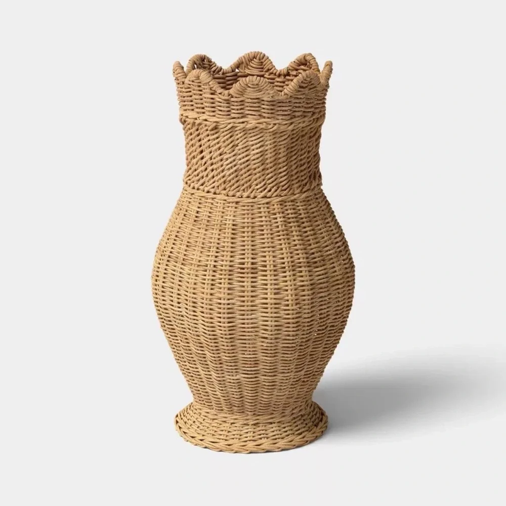 Scalloped Edge Woven Vase -Threshold